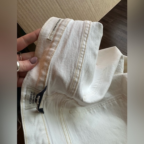 CITIZENS OF HUMANITY
WOMEN'S CHARLOTTE CROP JEAN 
White
Size 31
1762B-1377 - Picture 5 of 8
